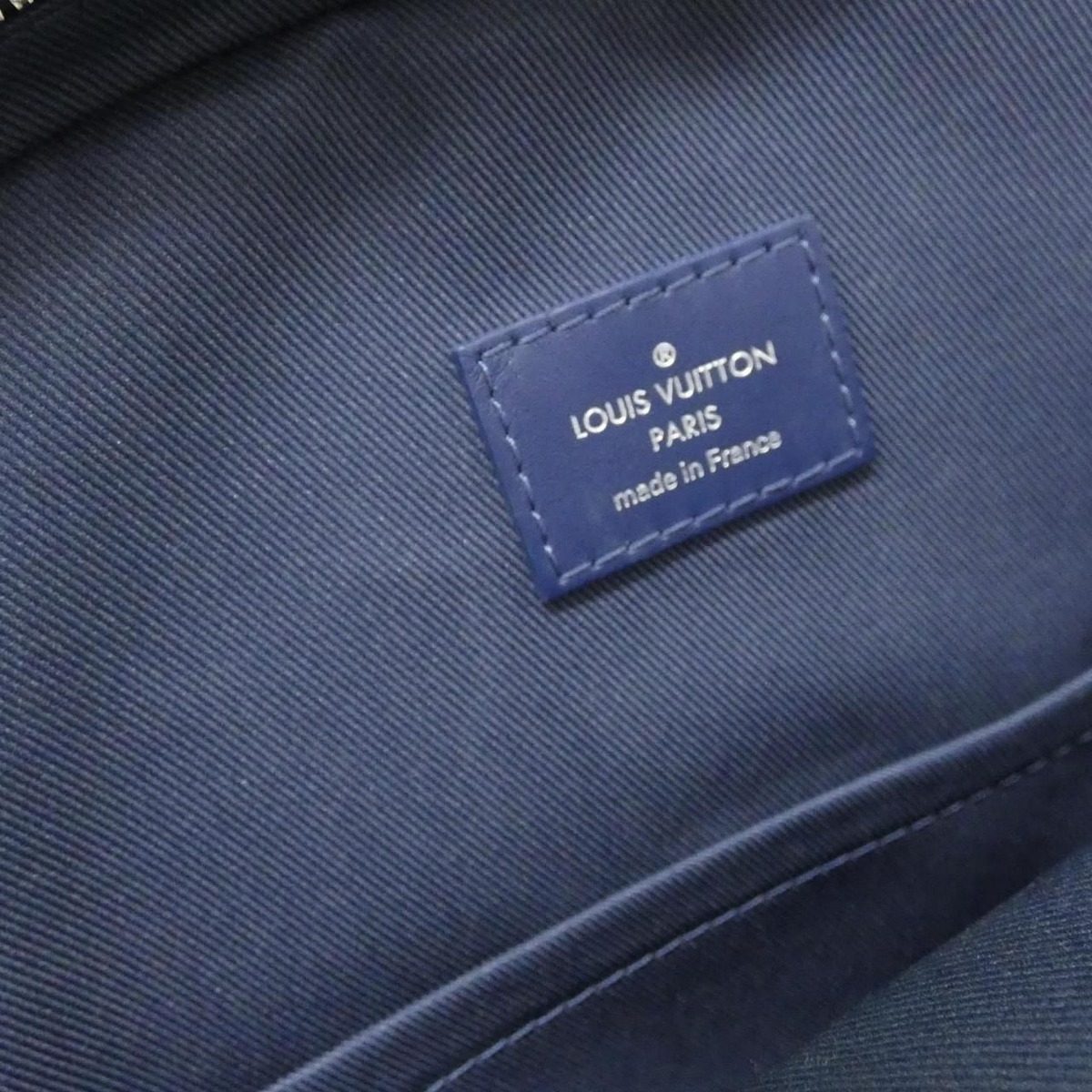 Louis Vuitton Damier Square Avenue Sling Bag — view 8