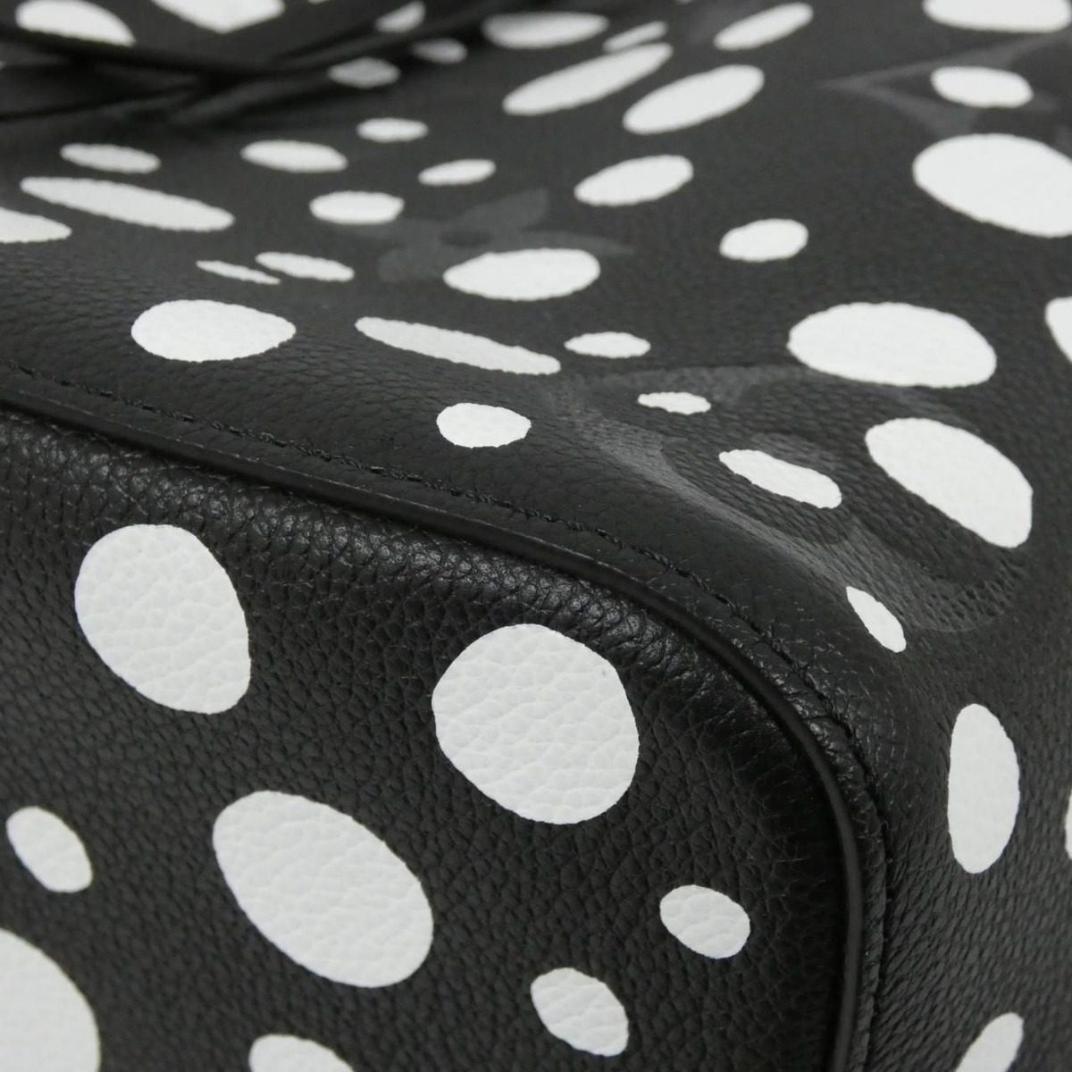 Louis Vuitton Monogram Empreinte Neo Noe MM Shoulder Bag — view 3