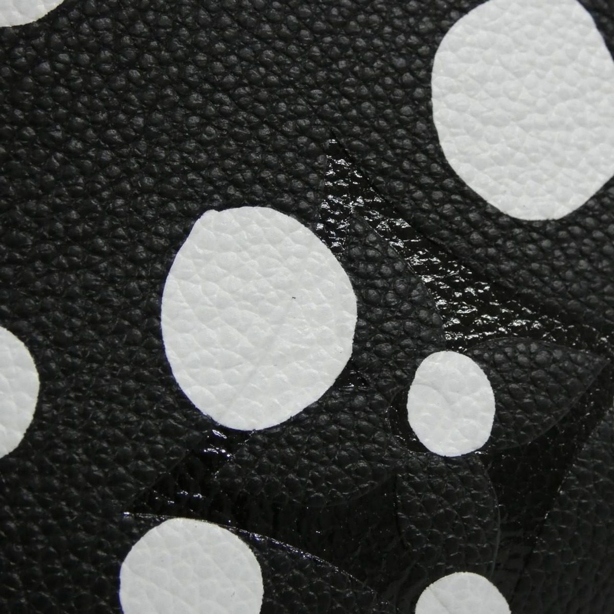 Louis Vuitton Monogram Empreinte Neo Noe MM Shoulder Bag — view 4