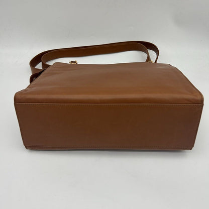 Chanel CC Logo Shoulder Bag — view 9