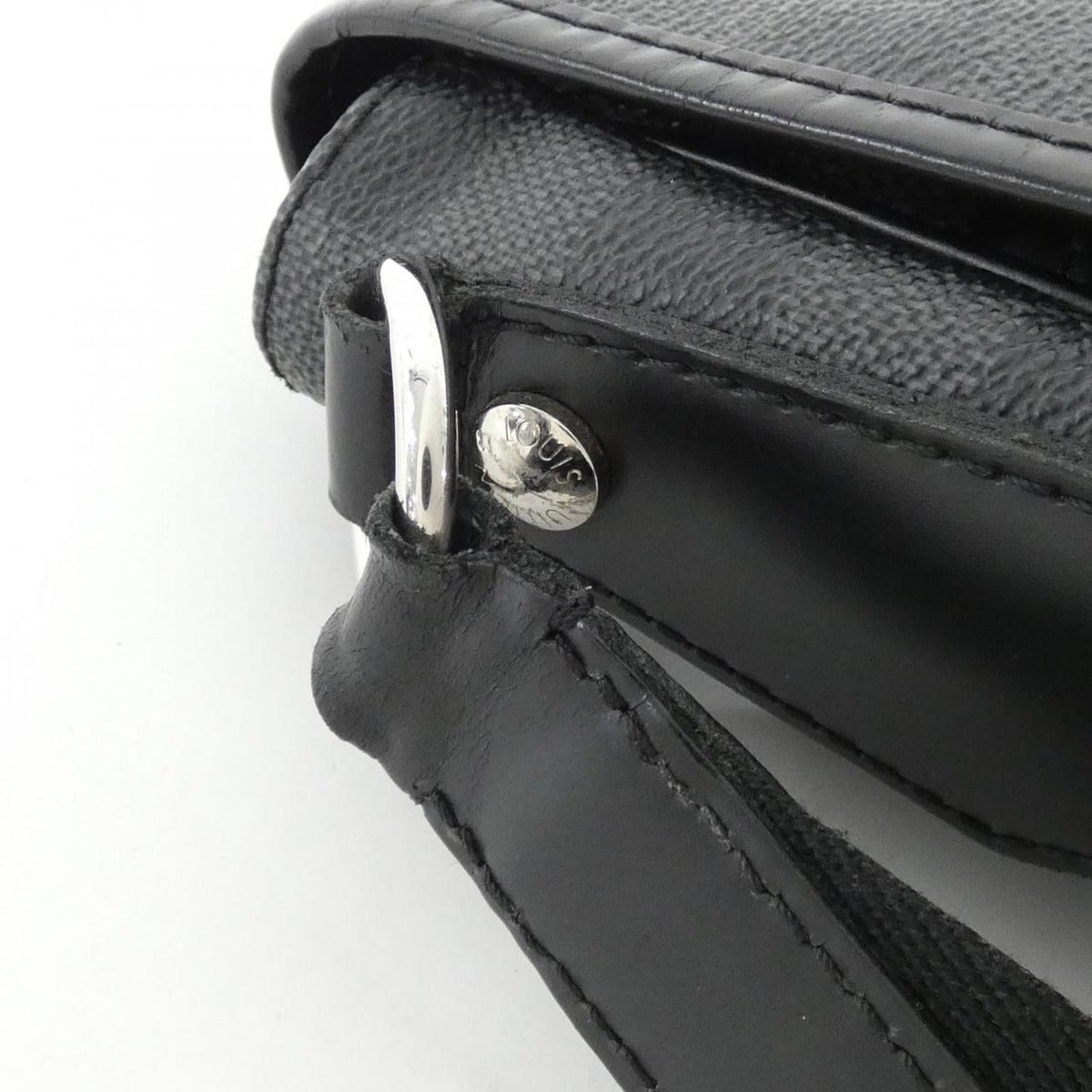 Louis Vuitton Damier Graphite Daniel MM Shoulder Bag — view 5