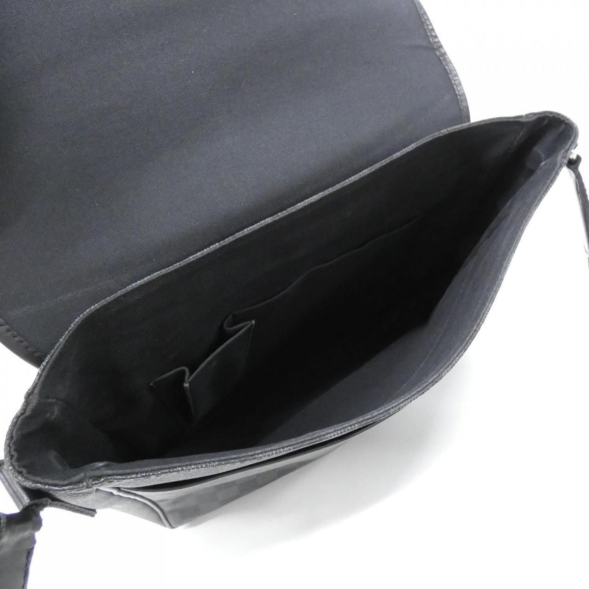 Louis Vuitton Damier Graphite Daniel MM Shoulder Bag — view 7