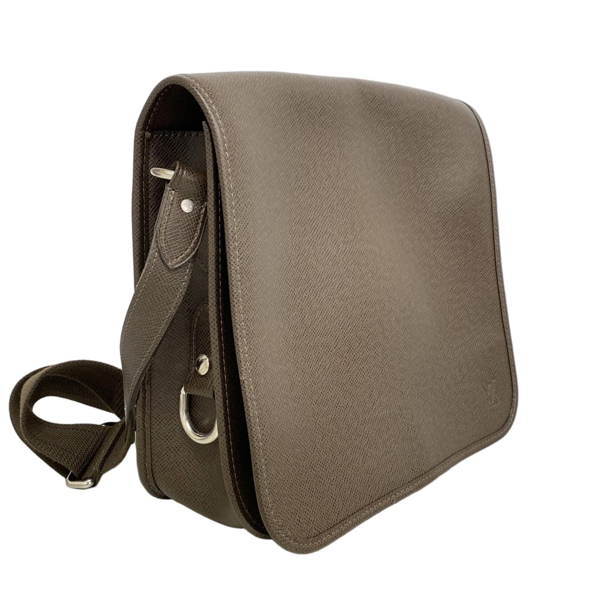 Louis Vuitton Shoulder Bag Taiga Andrei Grizzly — view 2