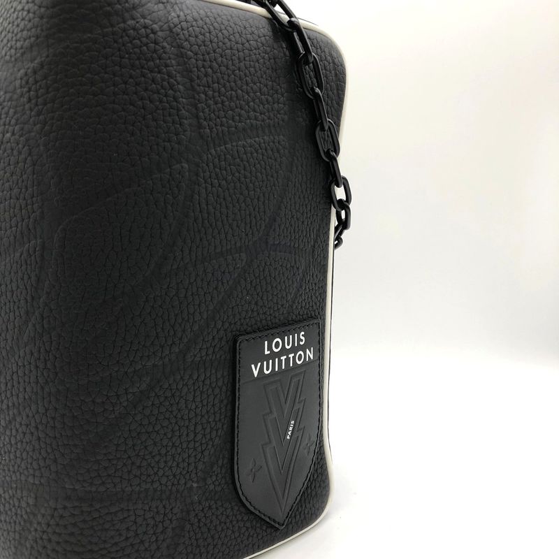 Backpack / Louis Vuitton Cloak Dop Kit 2022 FIFA World Cup Limited Edition