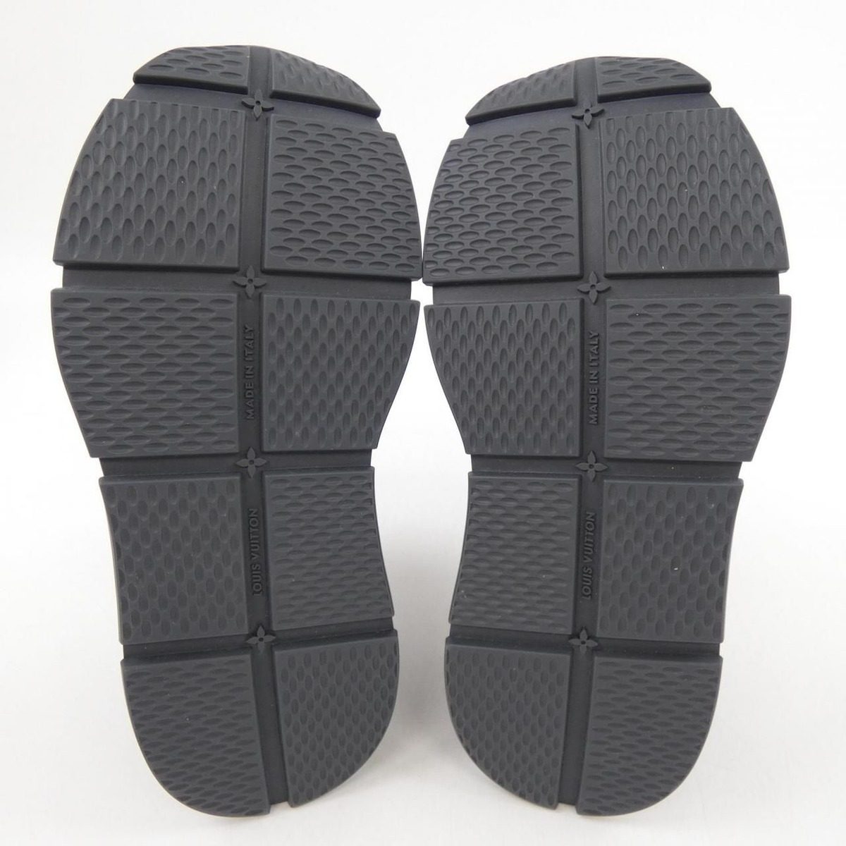 Louis Vuitton LV Classic Sneakers — view 4