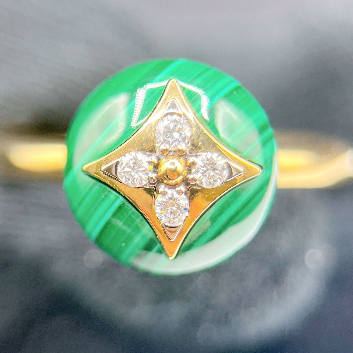 Louis Vuitton Color Blossom Malachite Yellow Gold Ring 53 Y — view 12