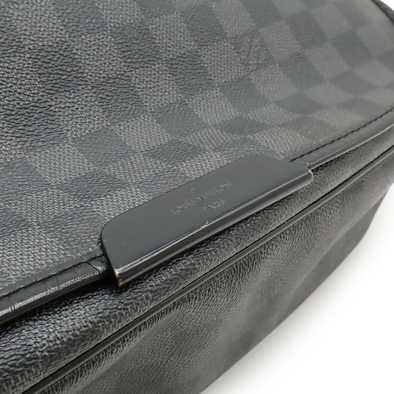 Louis Vuitton Damier Graphite Daniel GM Messenger Bag Shoulder Bag Crossbody