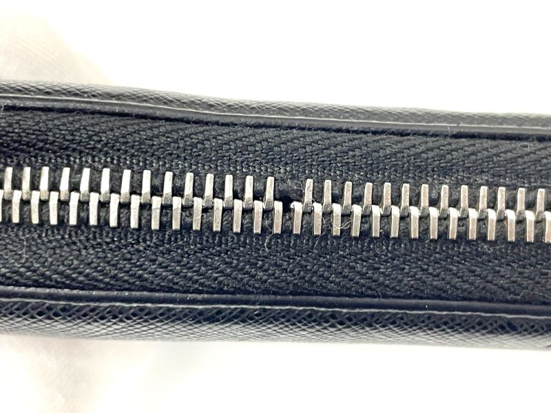 Prada Saffiano Leather Round Zipper Long Wallet Long Wallet Black Made In Italy