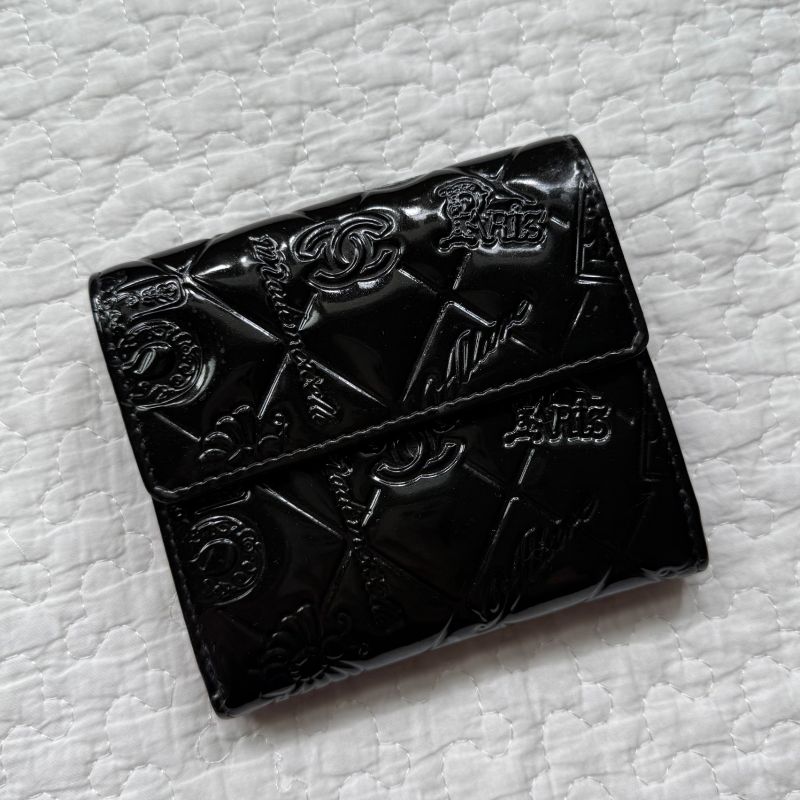 Chanel Icon W Hook Bifold Wallet Patent Leather Compact Wallet Coco Mark Black