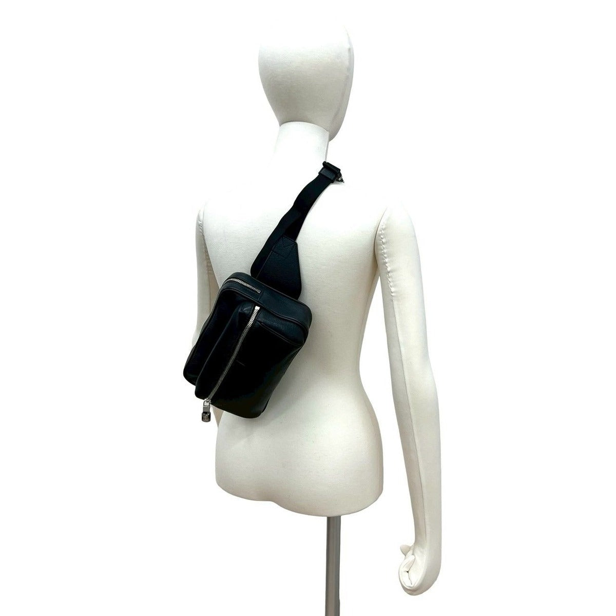 Louis Vuitton Bum Bag Outdoor PM Taiga Leather — view 2