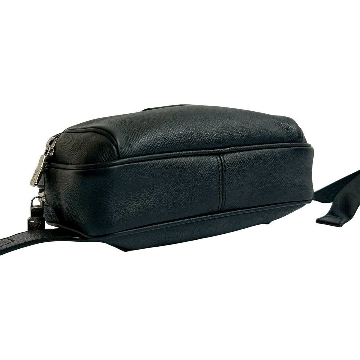 Louis Vuitton Bum Bag Outdoor PM Taiga Leather — view 7