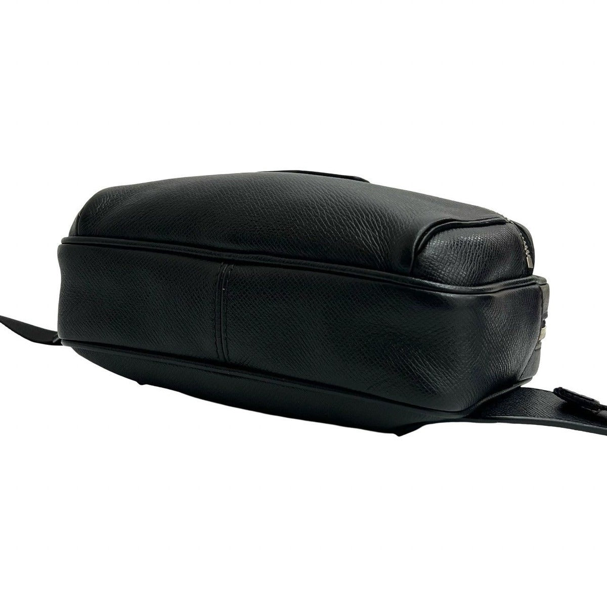 Louis Vuitton Bum Bag Outdoor PM Taiga Leather — view 8