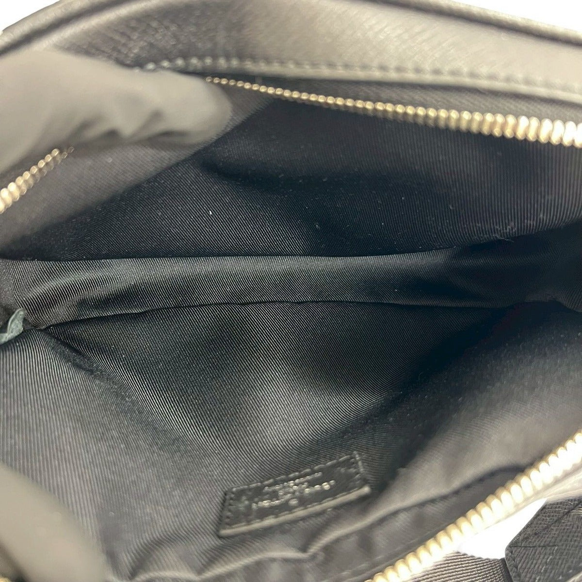 Louis Vuitton Bum Bag Outdoor PM Taiga Leather — view 9
