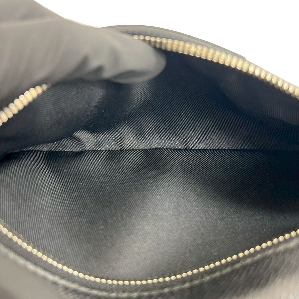 Louis Vuitton Bum Bag Outdoor PM Taiga Leather — view 10