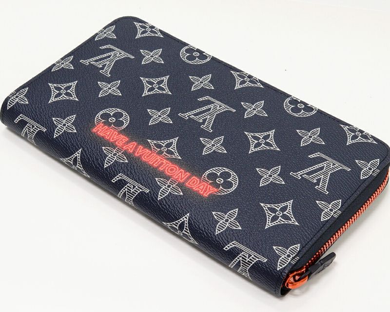 Louis Vuitton Round Zipper Long Wallet With Change Pocket Monogram Ink Upside