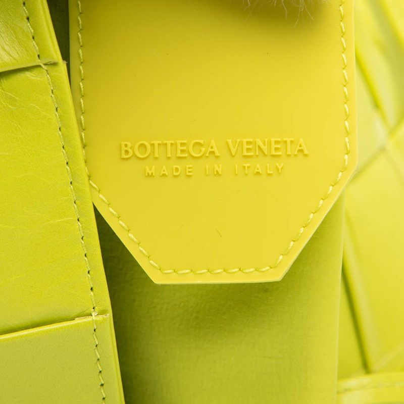 Bottega Veneta Maxi Intrecciato Cassette Light Green Leather Women's Bottega