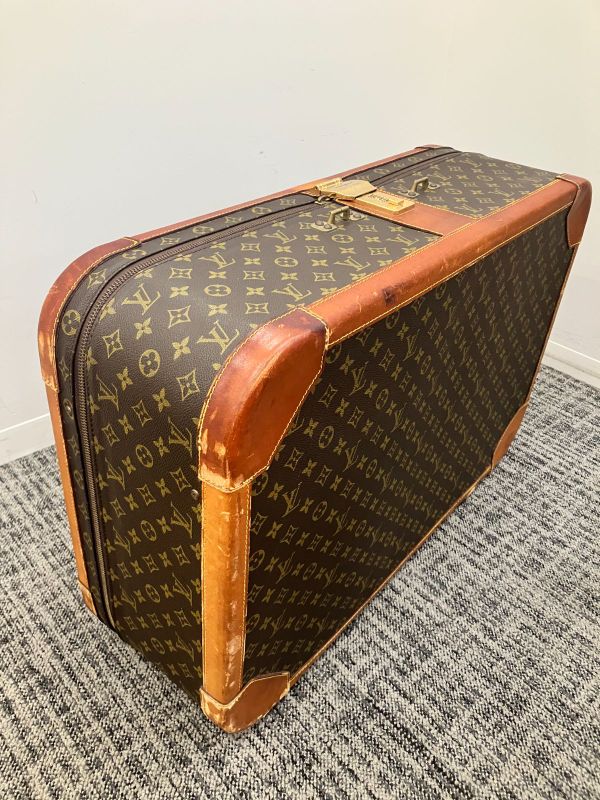 Louis Vuitton Stratos Monogram Vintage Trunk : Y0944
