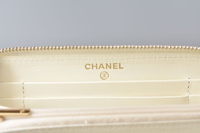 Unused Chanel Wallet Round Zipper Medium Matelasse Caviar Skin