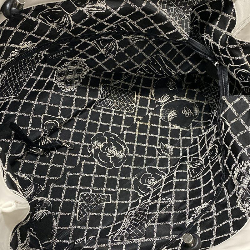 Chanel Essential Tote Ivory And Black Lambskin