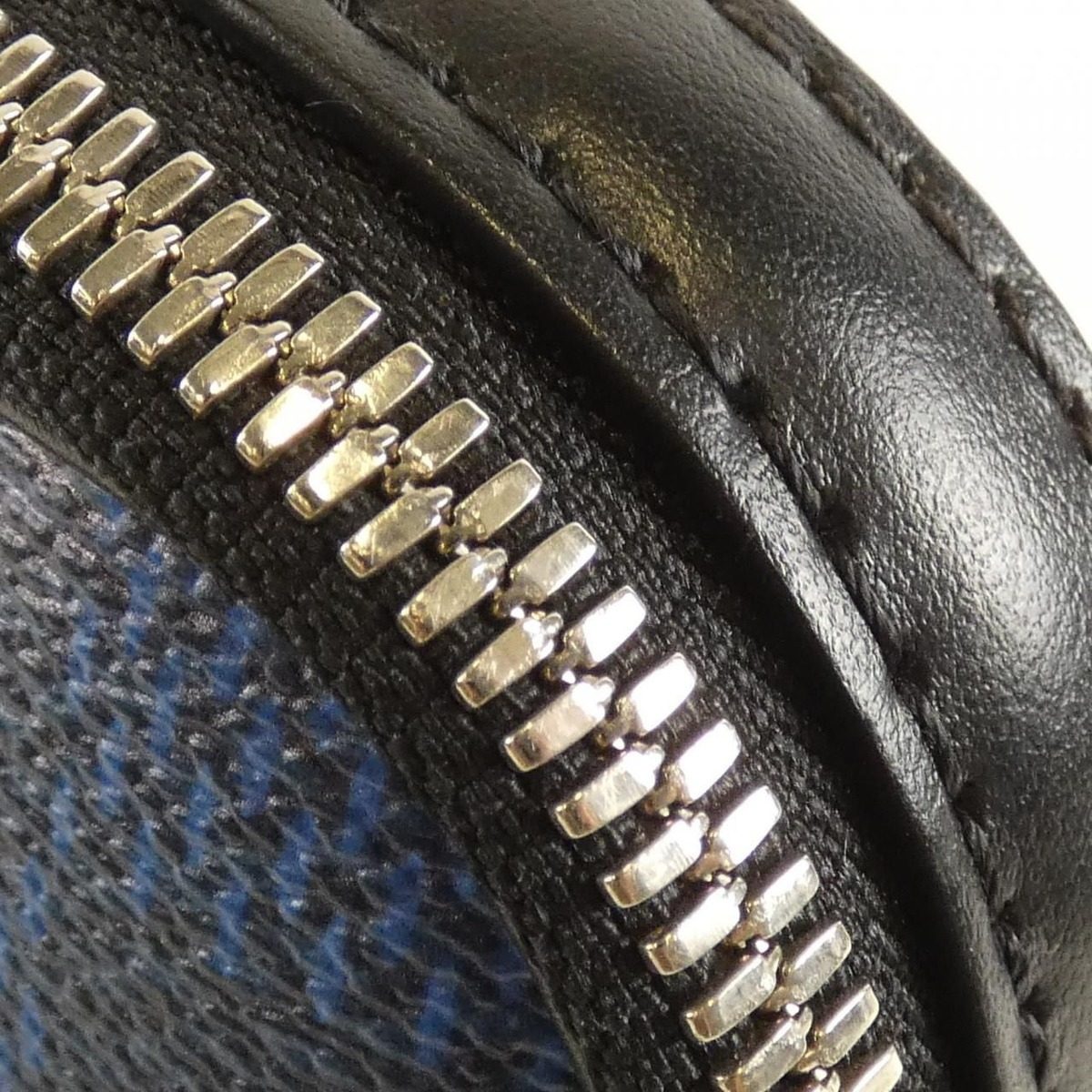 Louis Vuitton Damier Graphite Amazon Sling Bag — view 5
