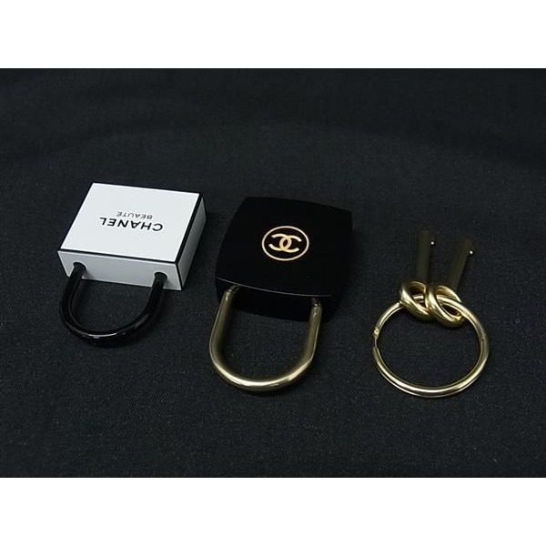 Chanel CC Logo la Collection Cadena Padlock Black White — view 2