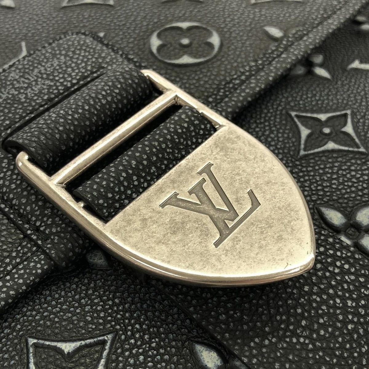 Louis Vuitton Arch Messenger Shoulder Bag Charcoal Mat — view 4