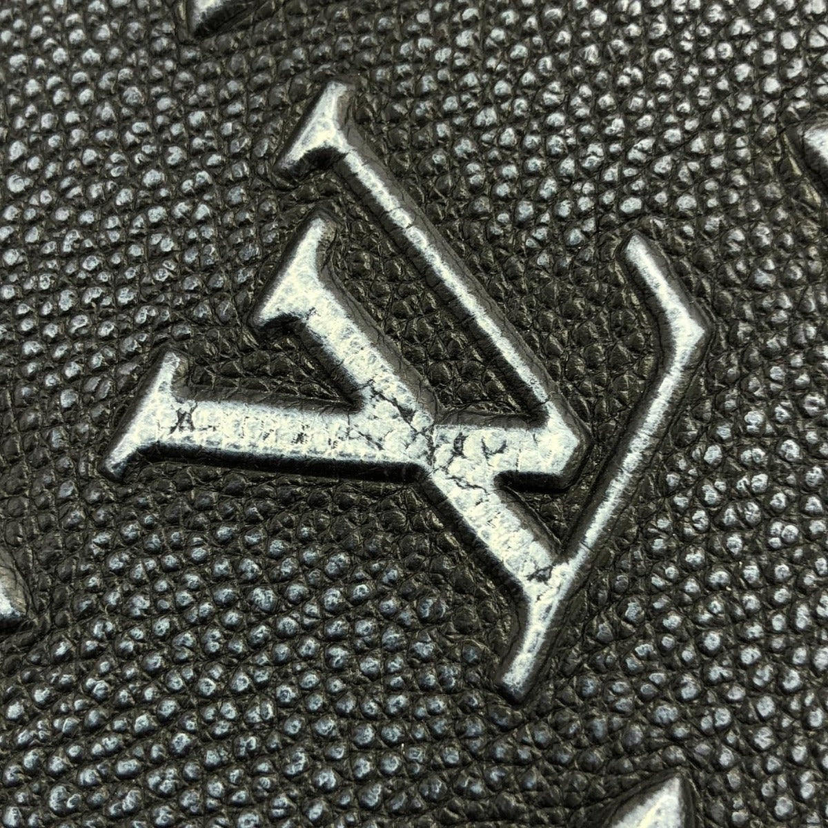Louis Vuitton Arch Messenger Shoulder Bag Charcoal Mat — view 8