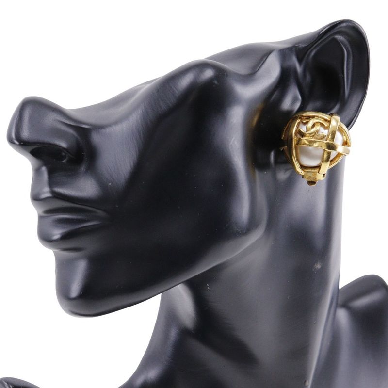 Chanel Coco Mark Vintage Gold Plated And Faux Pearl 95P Ladies 31g Earring
