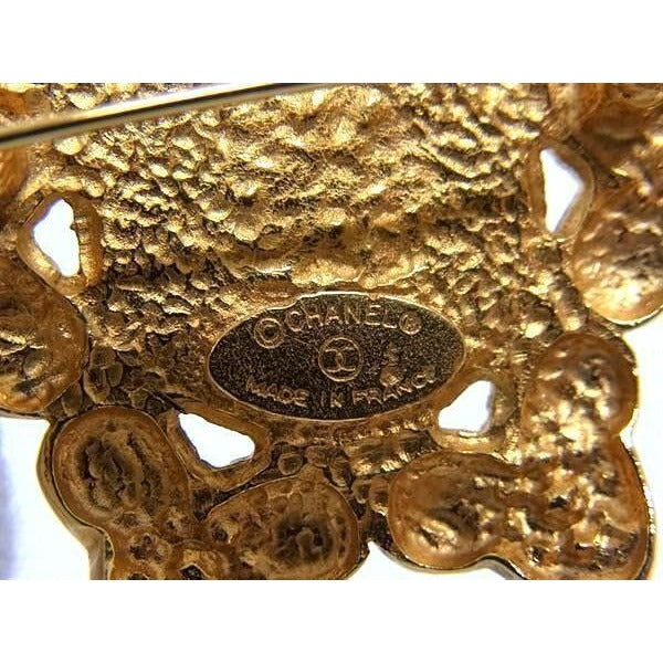 Chanel Brooch Gold Metal Pearl Flower Motif — view 4