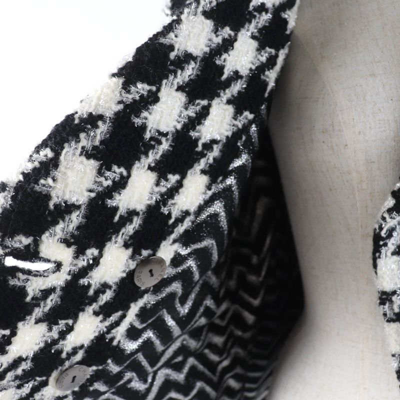 CHANEL P62358v47832 Wool Coco Mark Button Staggered Pattern Tweed Jacket Black