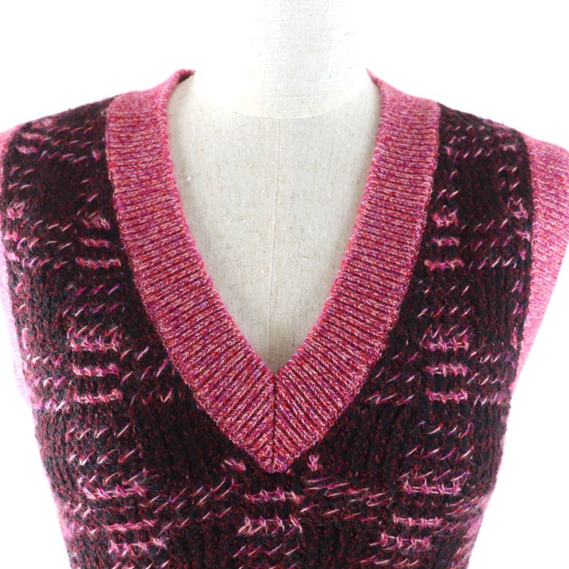 CHANEL P73852 Cashmere Wool Blend V-neck Knit Vest With Coco Mark Hardware