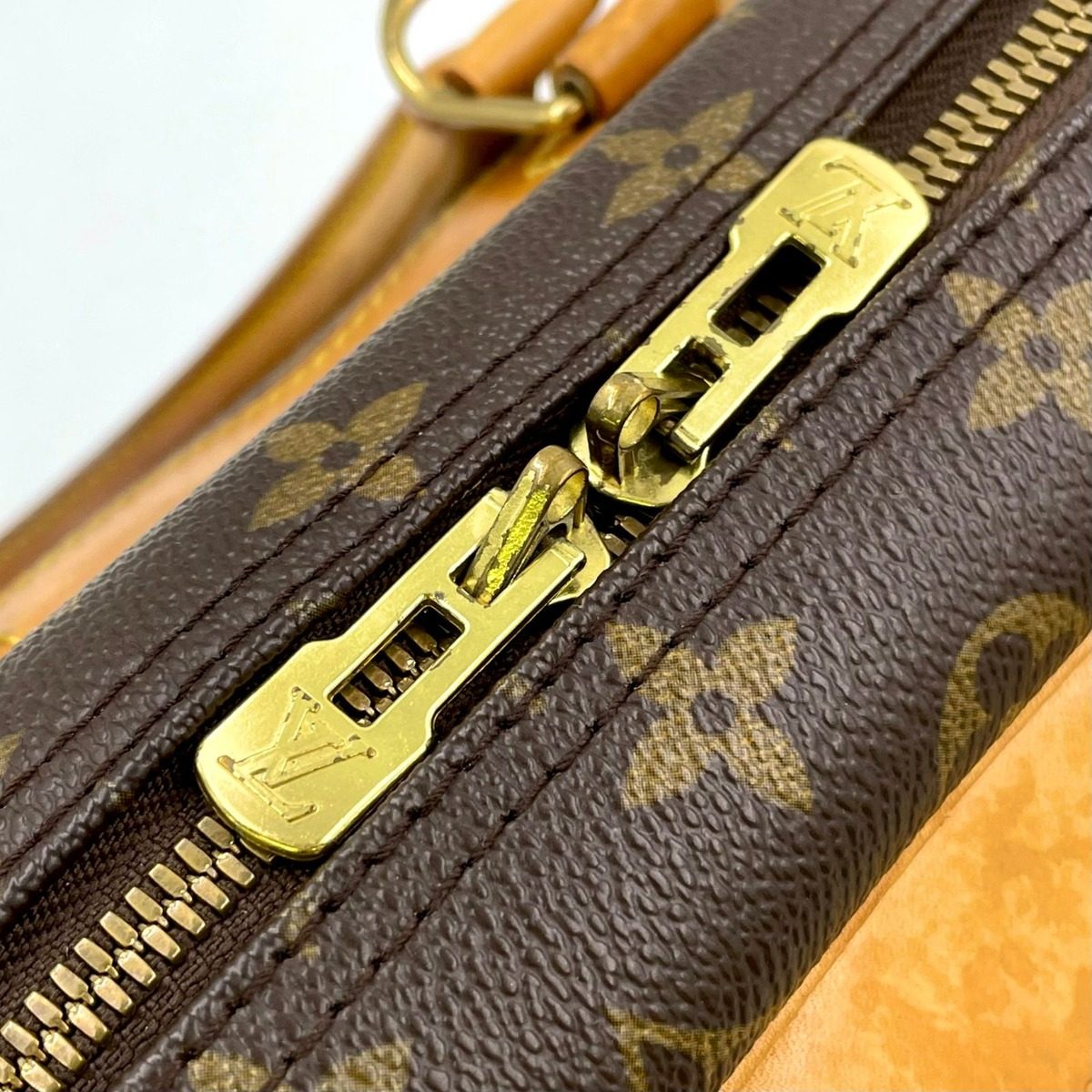 Louis Vuitton Deauville Bowling Vanity Monogram Leather Brown Light Handbag Gold — view 15