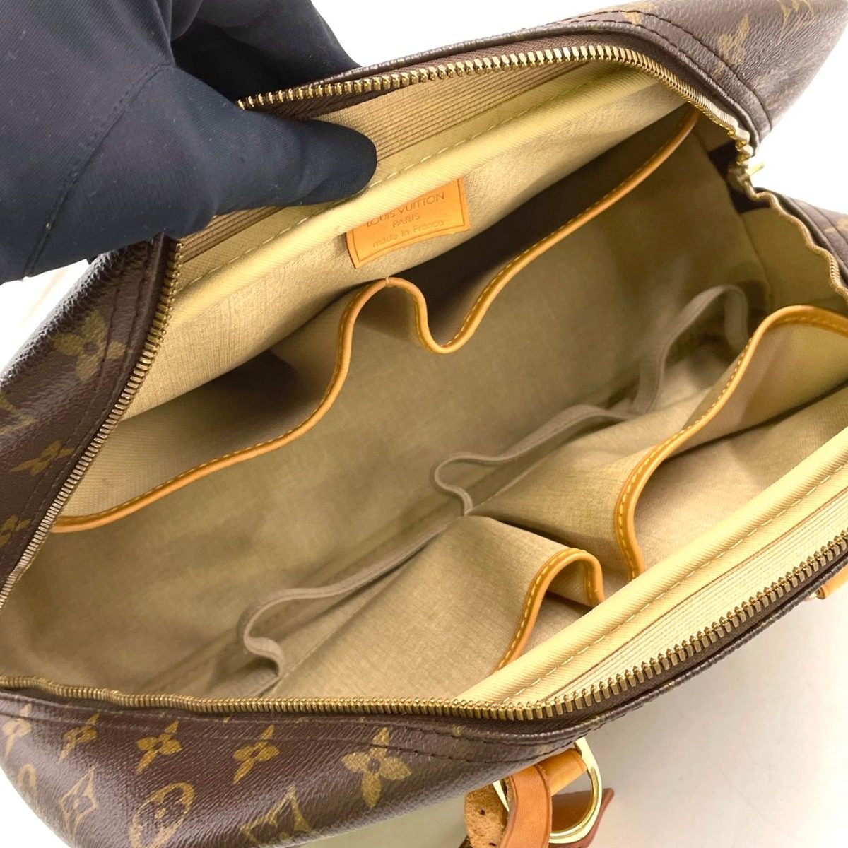 Louis Vuitton Deauville Bowling Vanity Monogram Leather Brown Light Handbag Gold — view 3