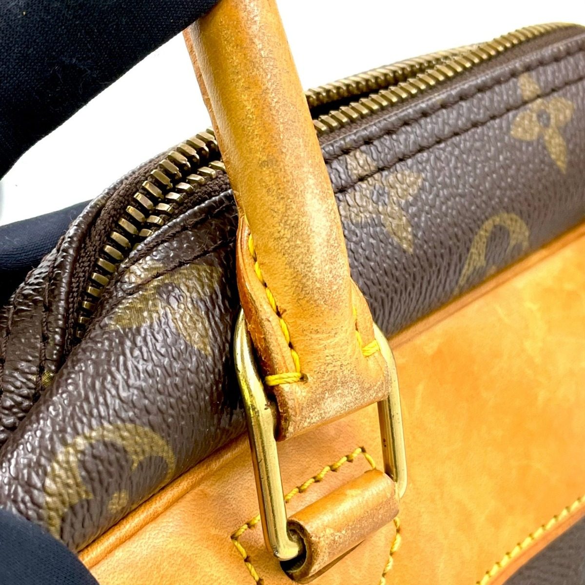 Louis Vuitton Deauville Bowling Vanity Monogram Leather Brown Light Handbag Gold — view 6