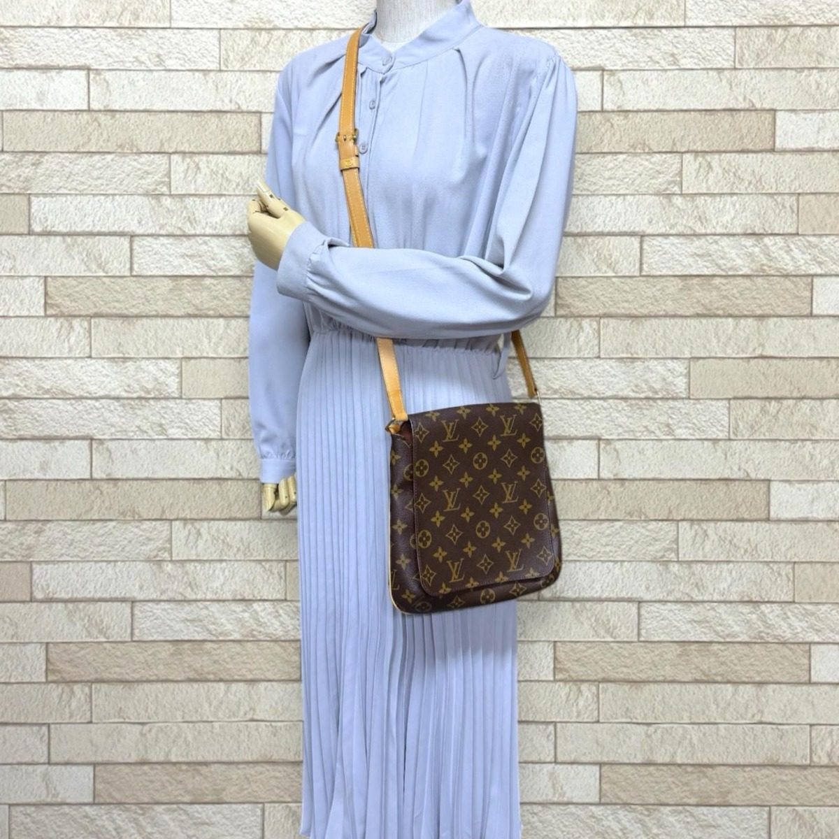 Louis Vuitton Musette Salsa Monogram Shoulder Bag Canvas Brown — view 2