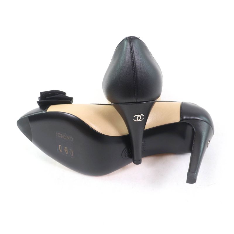 CHANEL 17P G32397 Ribbon Design With Coco Mark Hardware Bicolor Leather Pumps