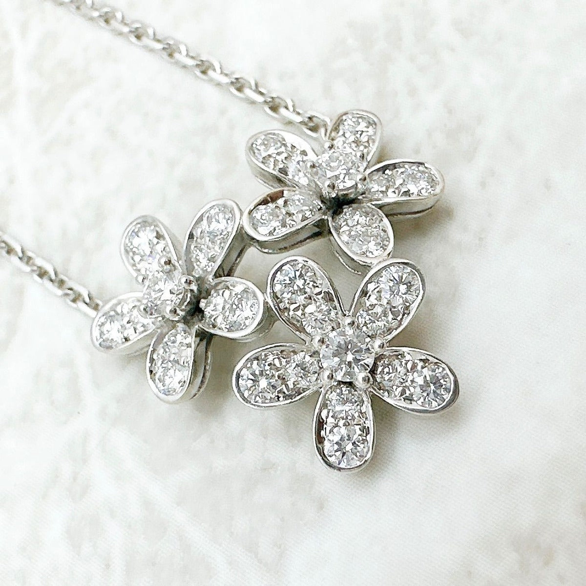 Van Cleef & Arpels Socrates 3 Flowers Diamond Necklace — view 4