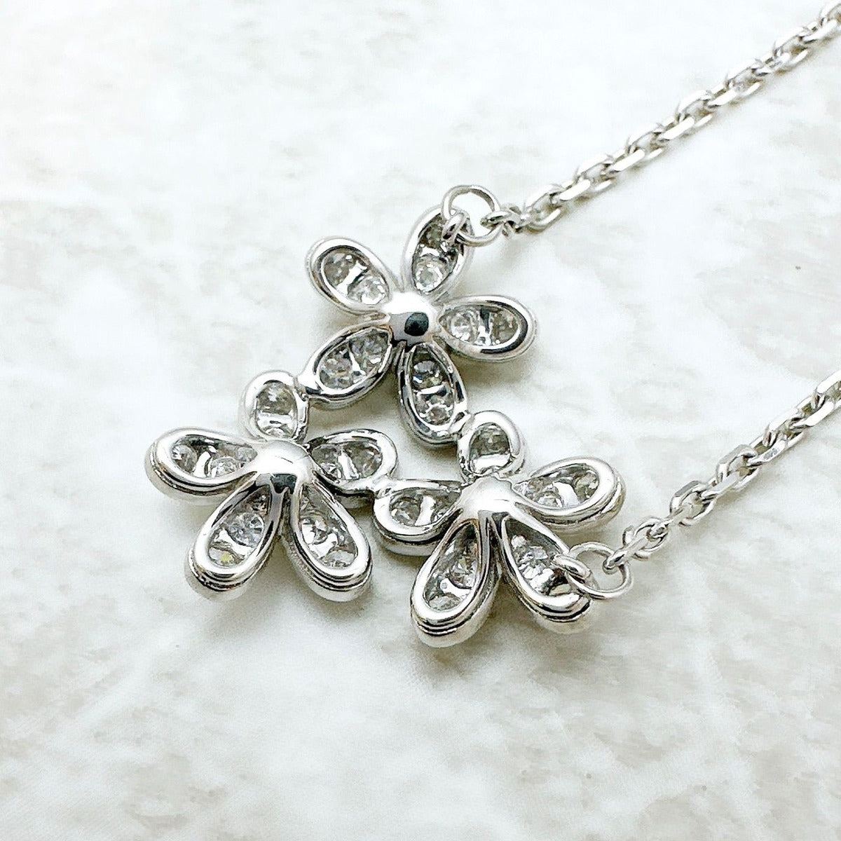 Van Cleef & Arpels Socrates 3 Flowers Diamond Necklace — view 6