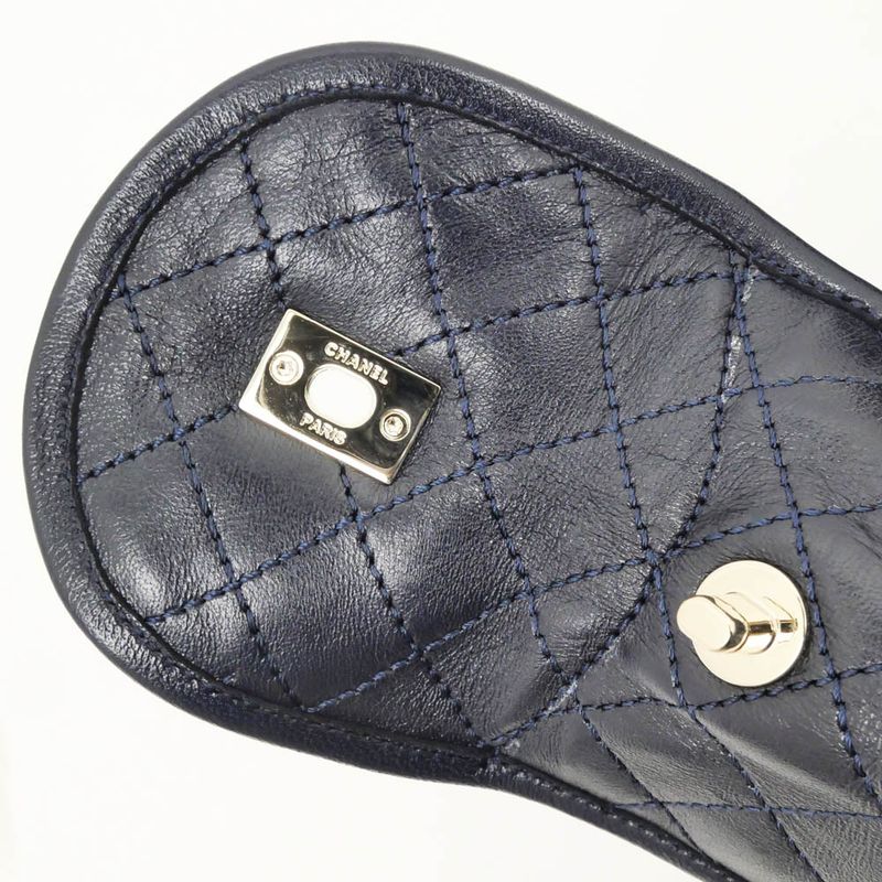 Chanel Matelasse Turnlock Side Gore Shorts Navy - G45144 38 25cm
