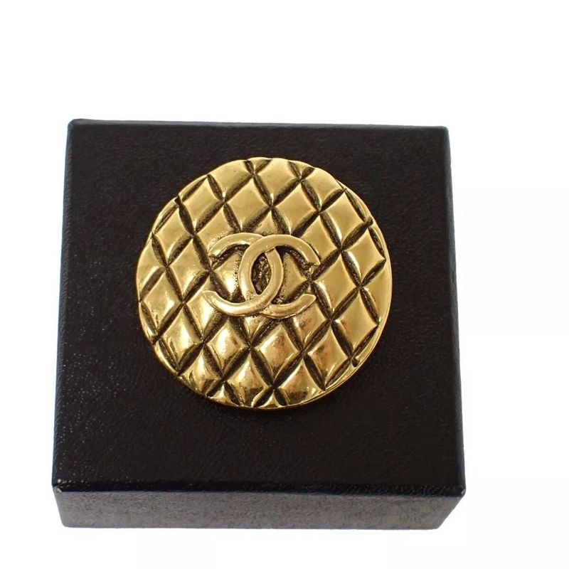 Chanel Vintage Brooch CC Mark Gold Round Shape 85bs129