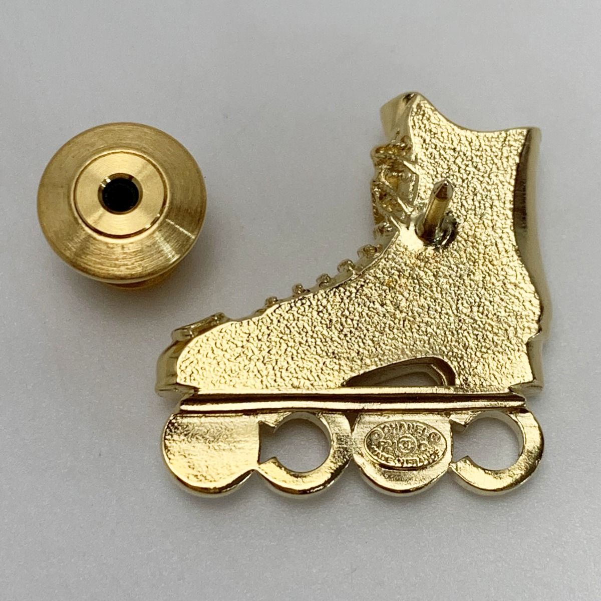 Chanel Roller Skate Brooch F21c Gold Pin Type
