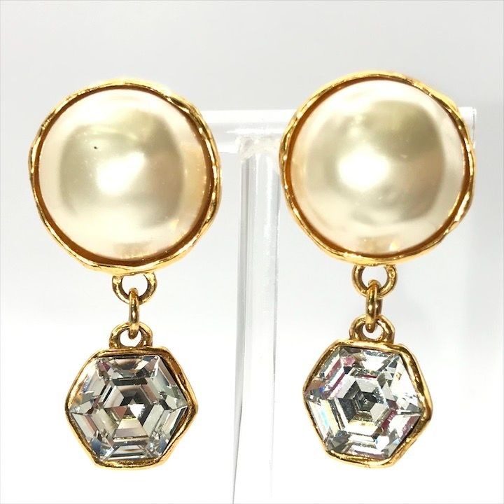 Chanel Visual Earrings Gold