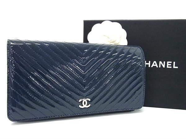 Pattern Chanel Coco Mark V-stitch Patent Leather Foldable Long Wallet Dark