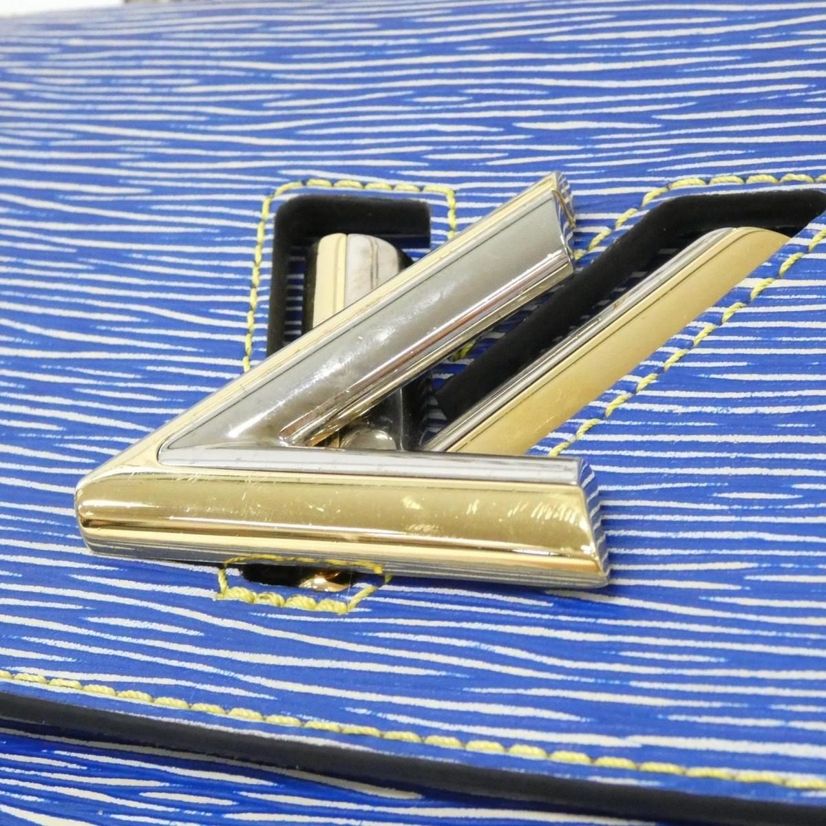 Louis Vuitton Epi Denim Twist MM Shoulder Bag — view 4
