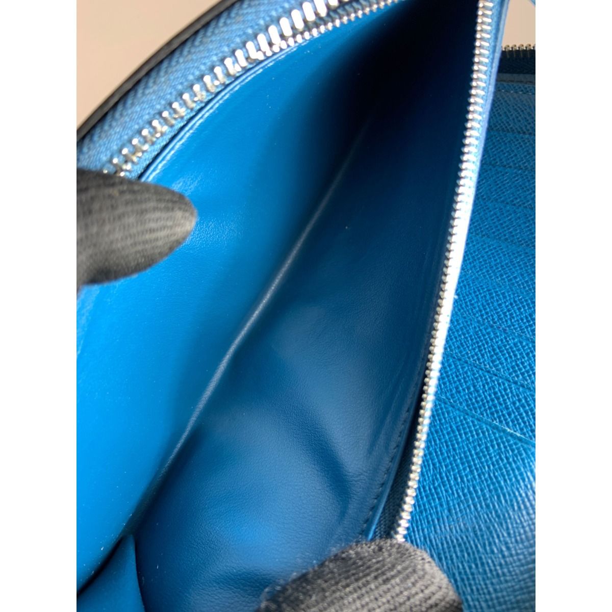 Louis Vuitton Zippy Wallet Taiga Vertical Round Long Wallet M32836 Blue