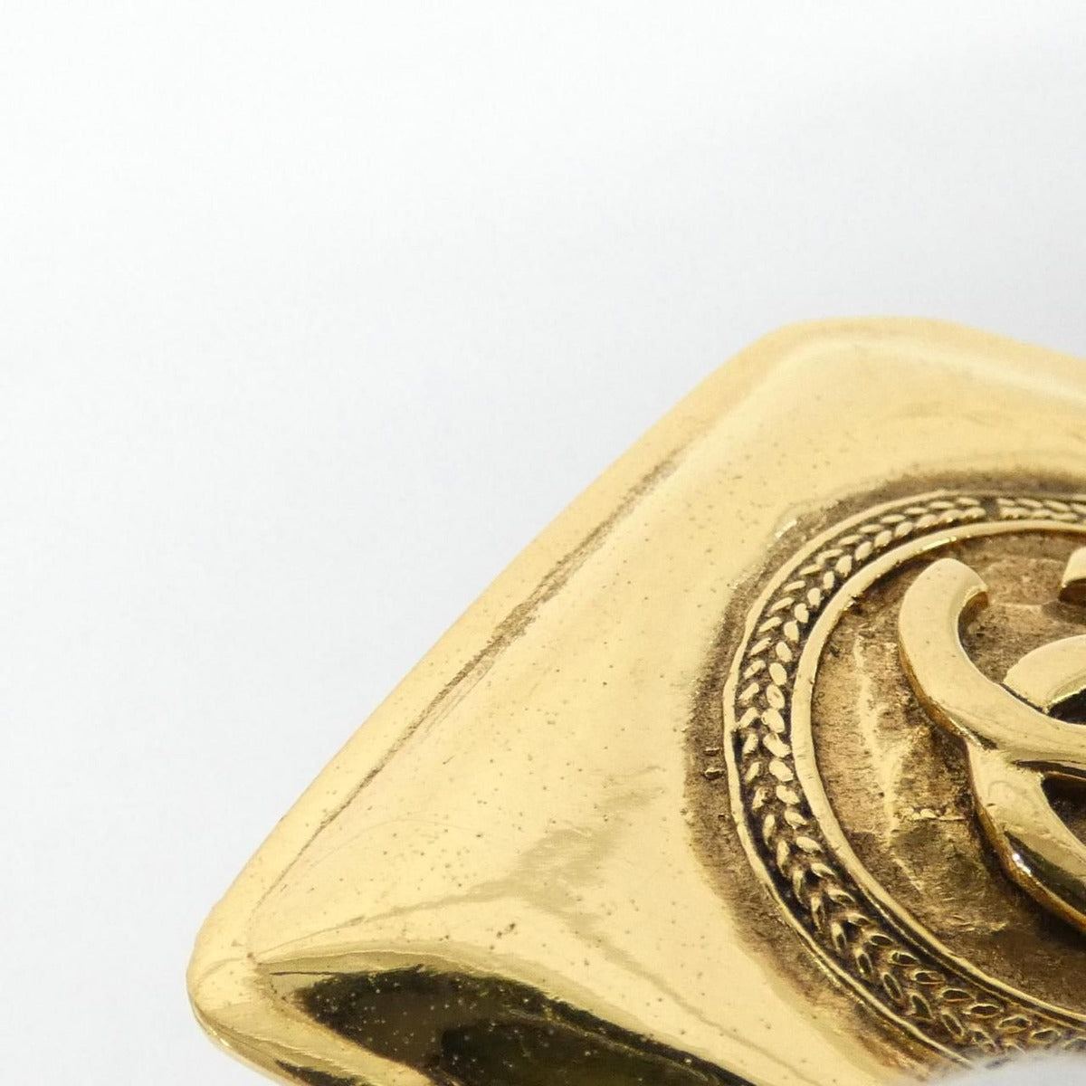 Chanel Vintage Brooch Gold — view 3