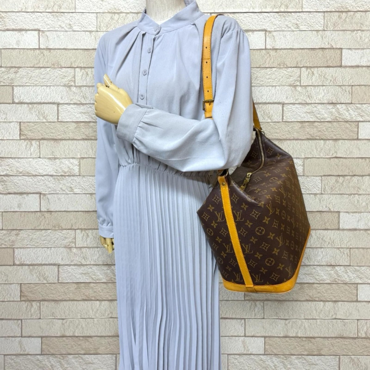 Louis Vuitton Sharon Stone Collaboration Amphitheater Vanity Star Monogram Shoulder Bag — view 2