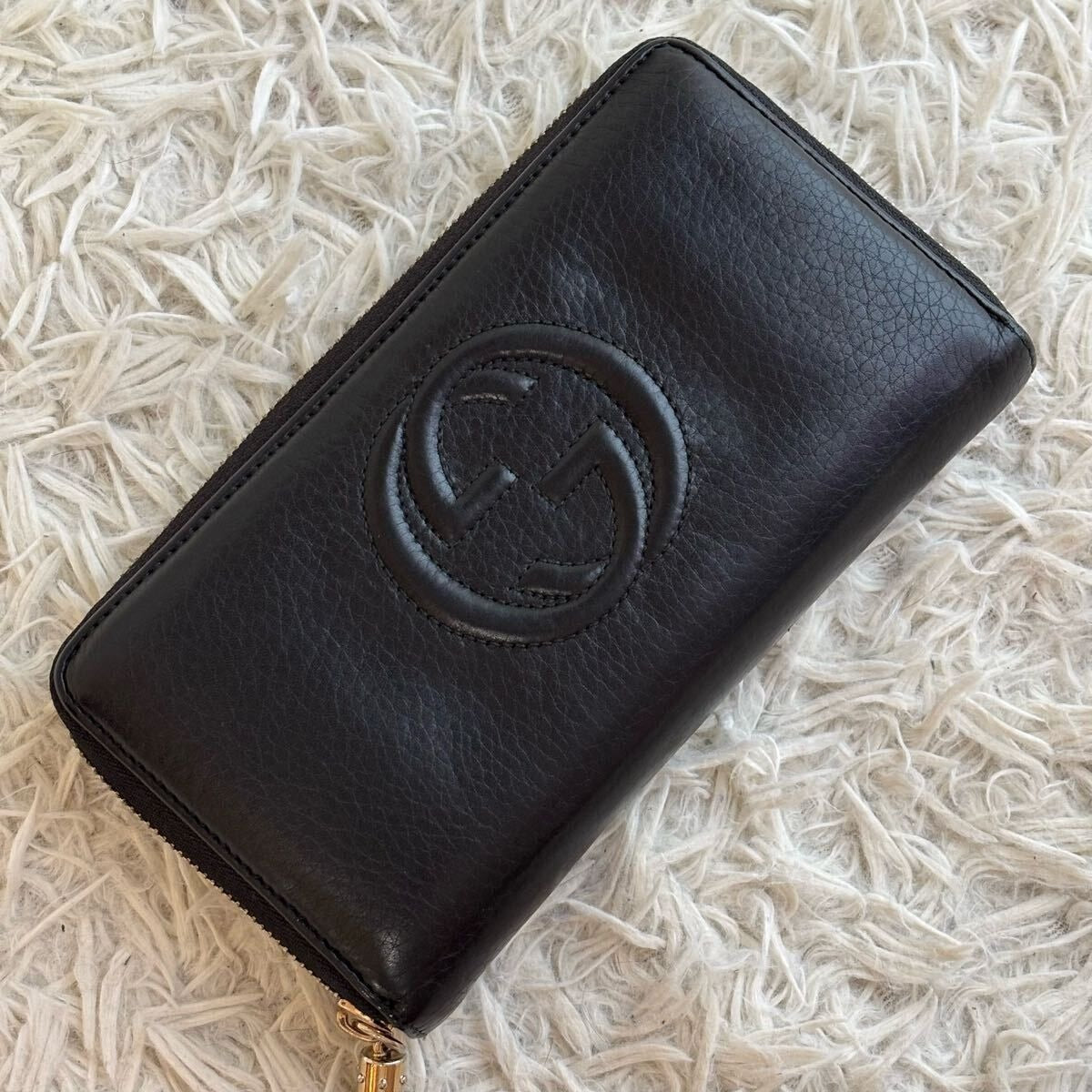 GUCCI Pebbled Calfskin Soho Zip Around Wallet Black Tassel Zippy