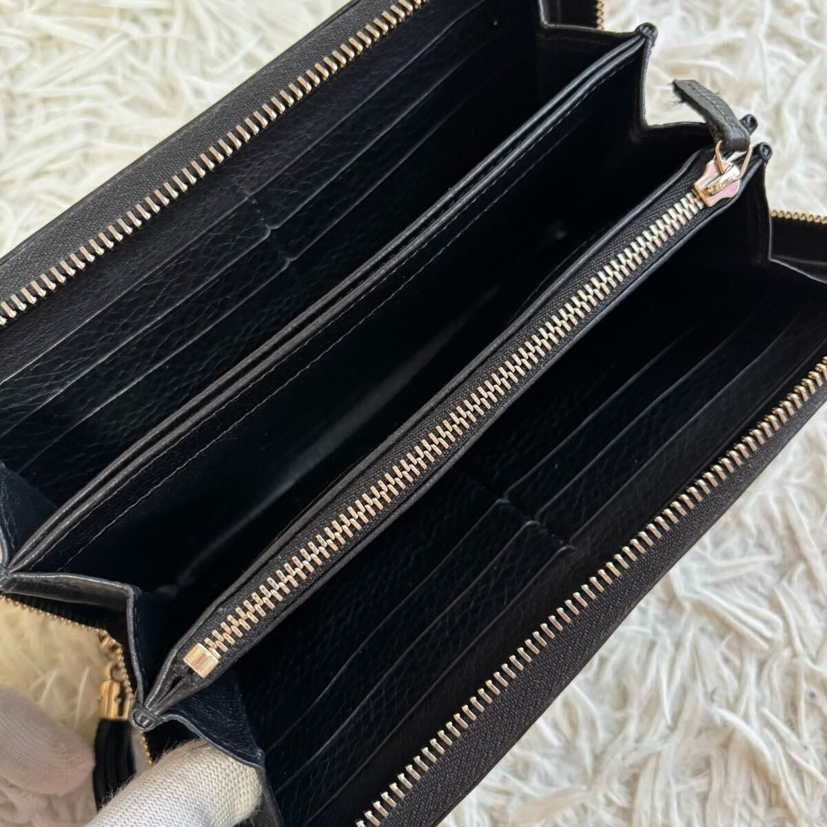 GUCCI Pebbled Calfskin Soho Zip Around Wallet Black Tassel Zippy