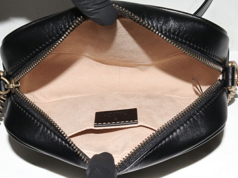 Gucci Chain Shoulder Bag GG Marmont Quilted Mini Bag Calf Black Gold Hardware